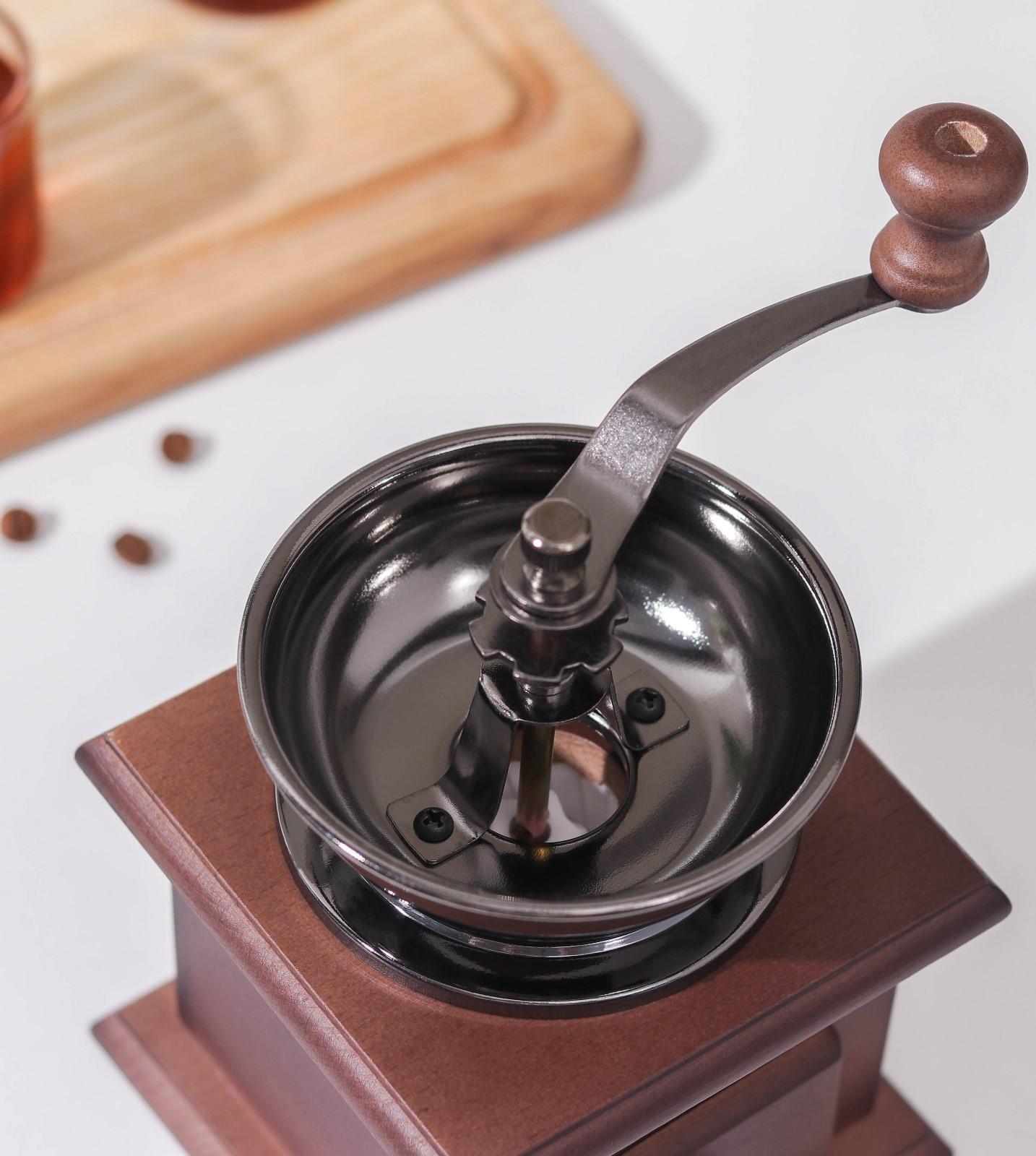 Кофемолка ручная «Василиса», 11,5×11,5×16,5 см, тёмное дерево