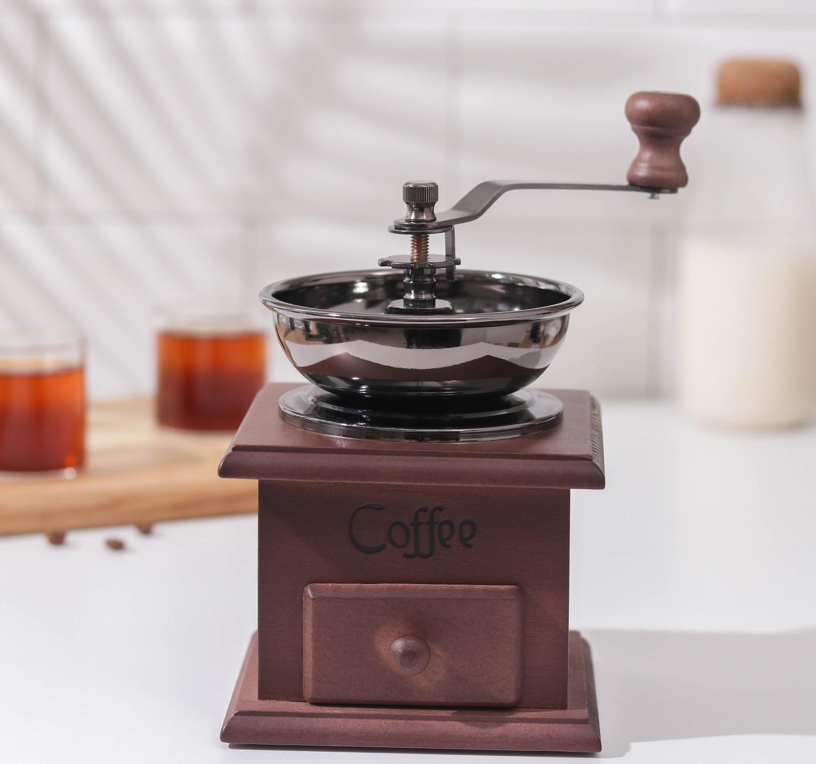 Кофемолка ручная «Василиса», 11,5×11,5×16,5 см, тёмное дерево