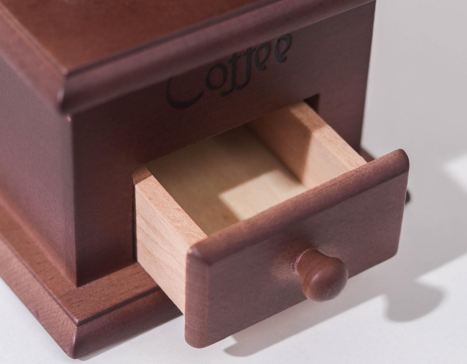 Кофемолка ручная «Василиса», 11,5×11,5×16,5 см, тёмное дерево