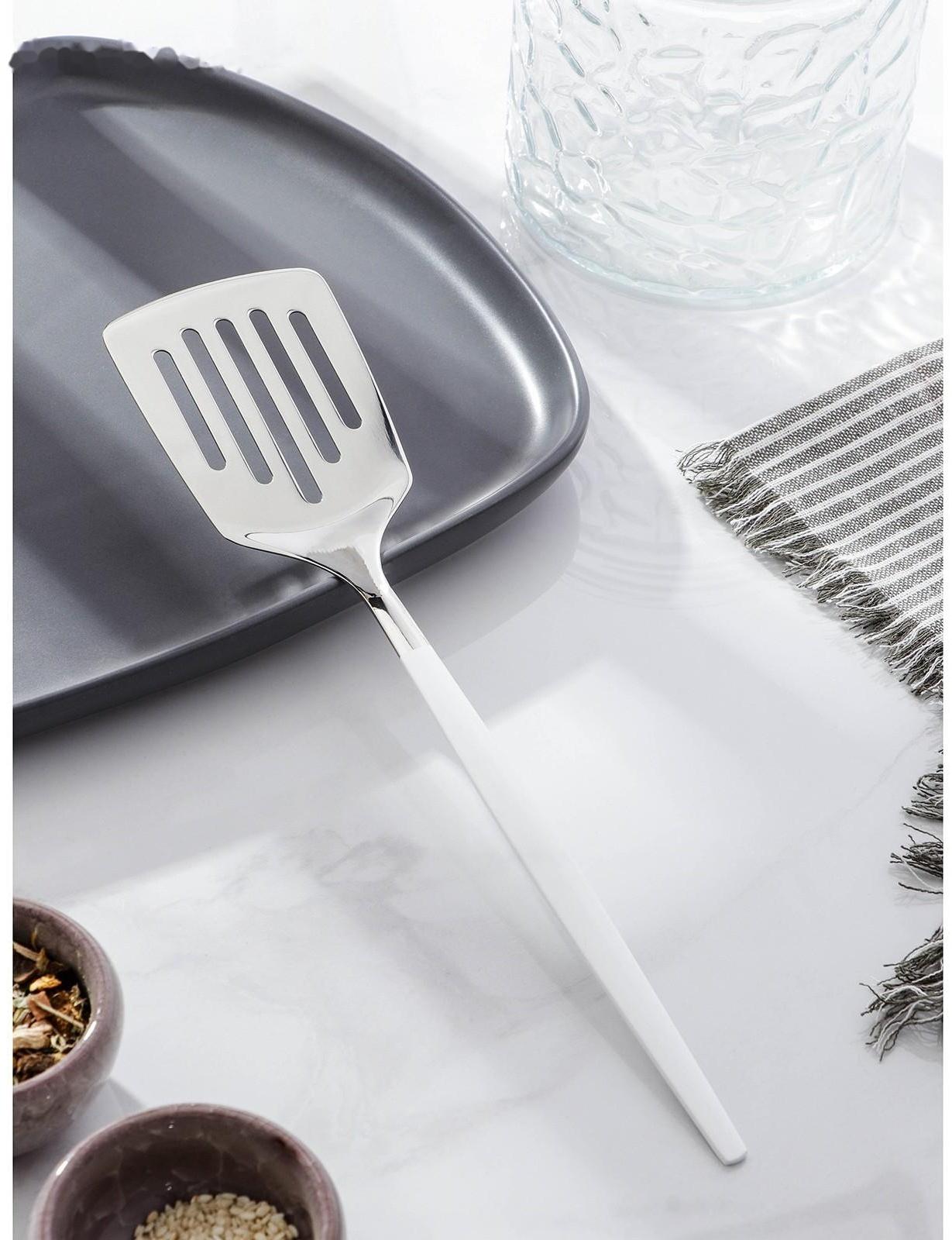 Лопатка из нержавеющей стали перфорированная Magistro «Грэйс», h=27 см, цвет ручки белый, цвет головы серебряный