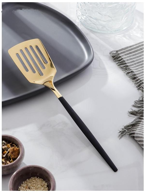 Лопатка из нержавеющей стали перфорированная Magistro «Грэйс», h=27 см, цвет ручки черный, цвет головы золотой