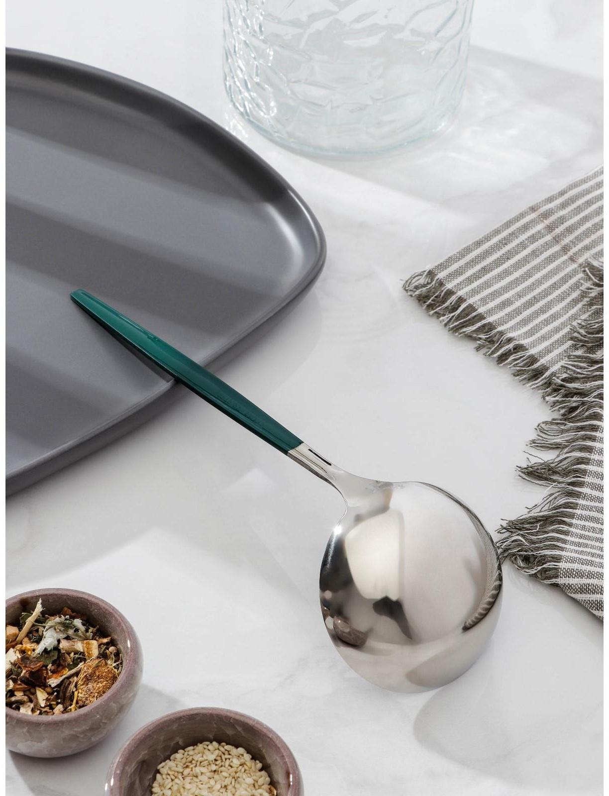 Половник из нержавеющей стали цельнотянутый Magistro «Грэйс», h=24 см, цвет ручки зеленый, цвет головы серебряный