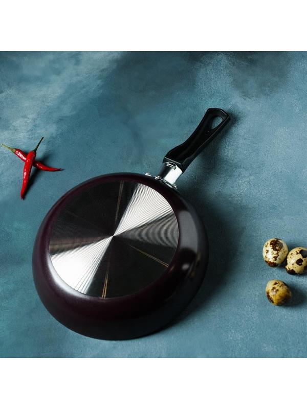 Сковорода Доляна Promo, d=24 см, пластиковая ручка, антипригарное покрытие, цвет бордовый