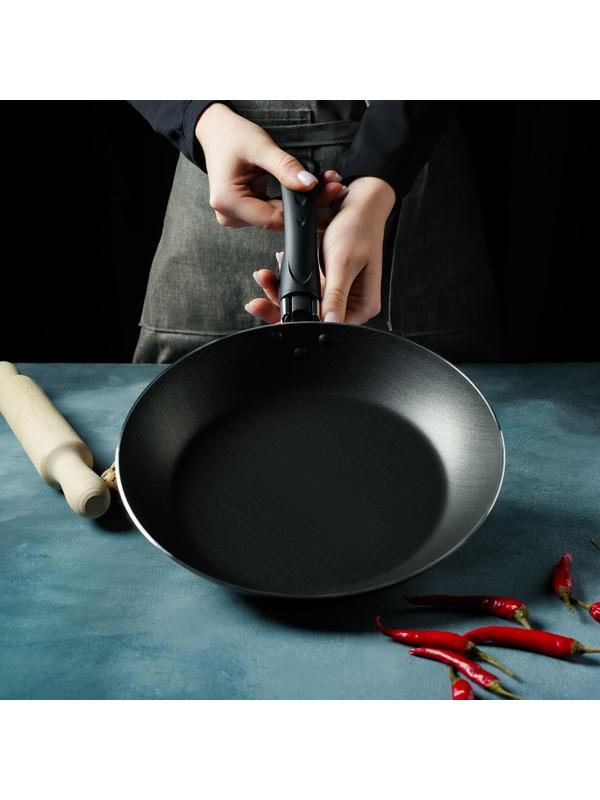 Сковорода Доляна Promo, d=26 см, пластиковая ручка, антипригарное покрытие, цвет бордовый