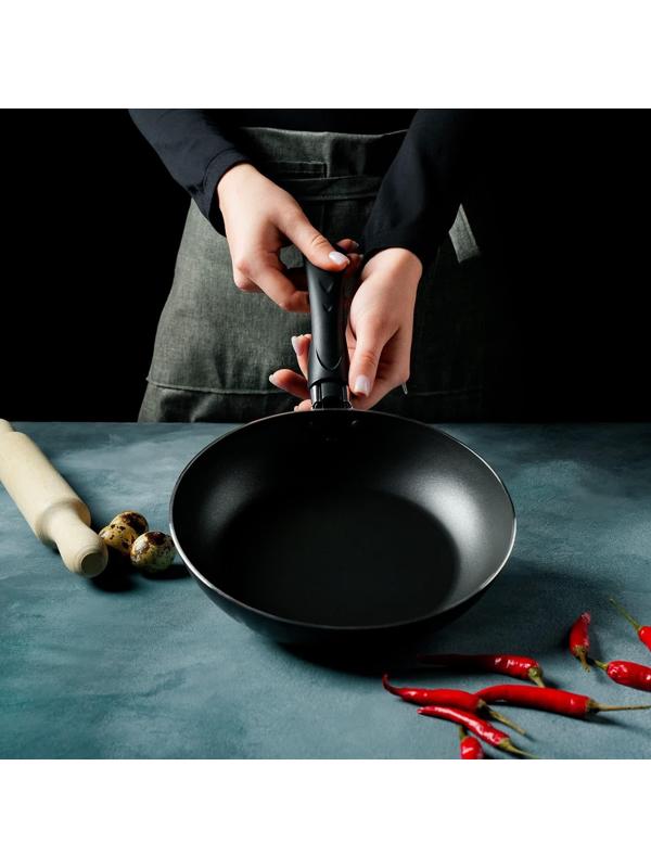 Сковорода Доляна Promo, d=20 см, пластиковая ручка, антипригарное покрытие, цвет бордовый