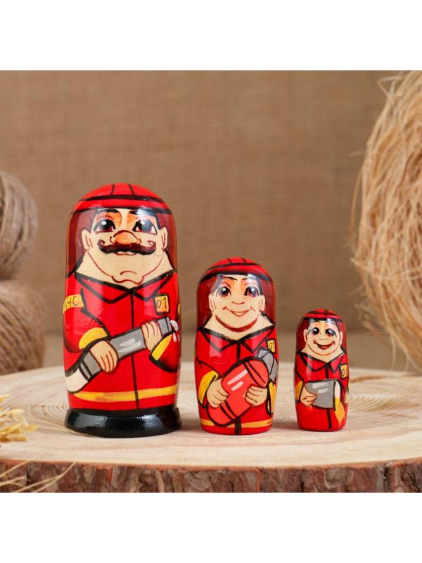 Матрёшка «Пожарный», 3 кукольная. 10 см