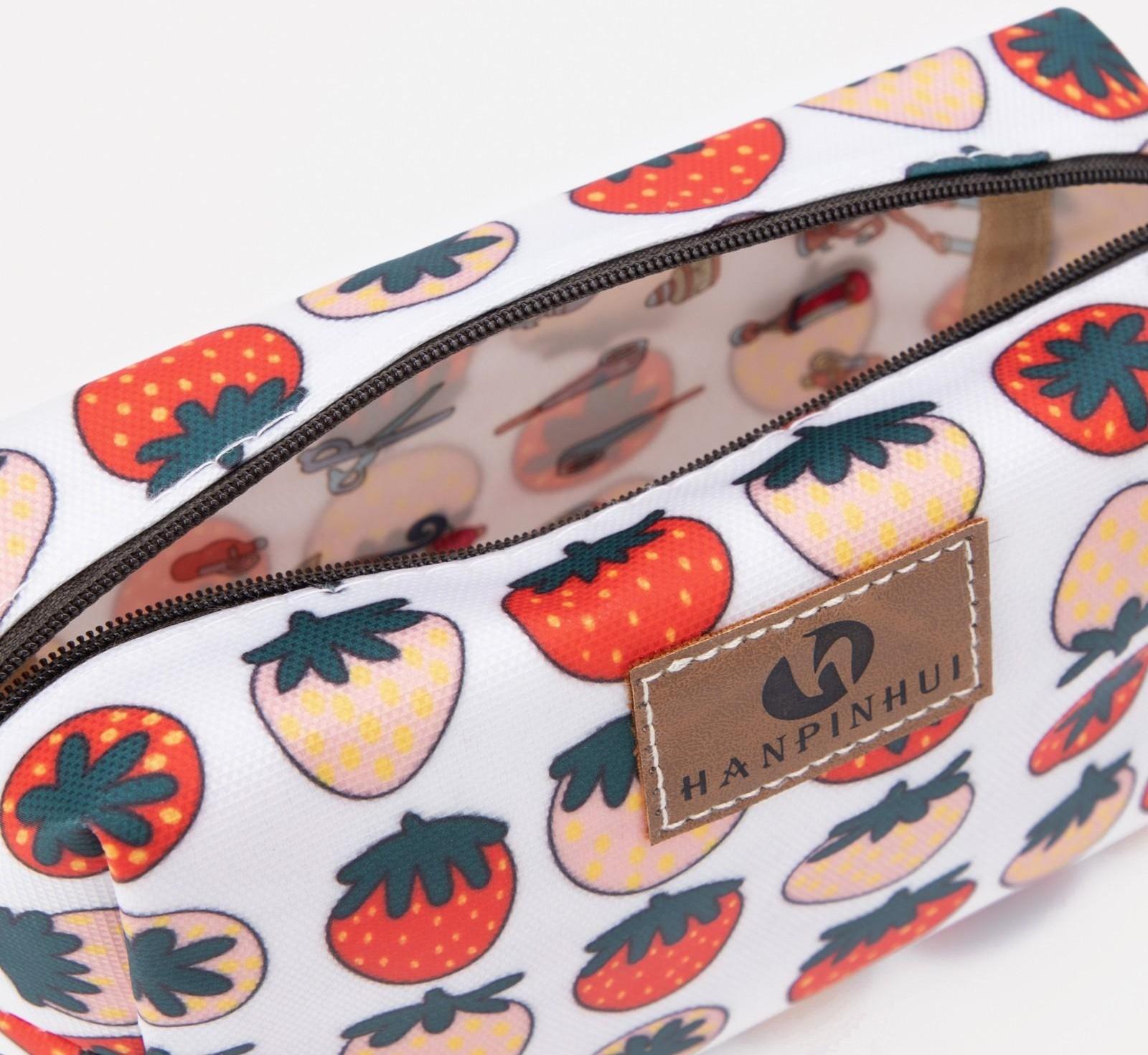 Косметичка на молнии, цвет белый