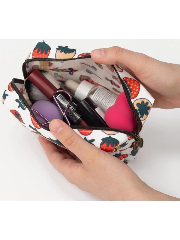 Косметичка на молнии, цвет белый