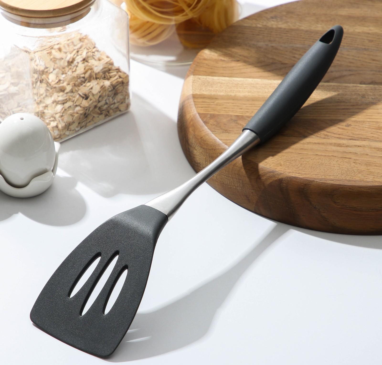 Лопатка с прорезями Доляна «Дождь», 35,5×7,7 см, цвет серый