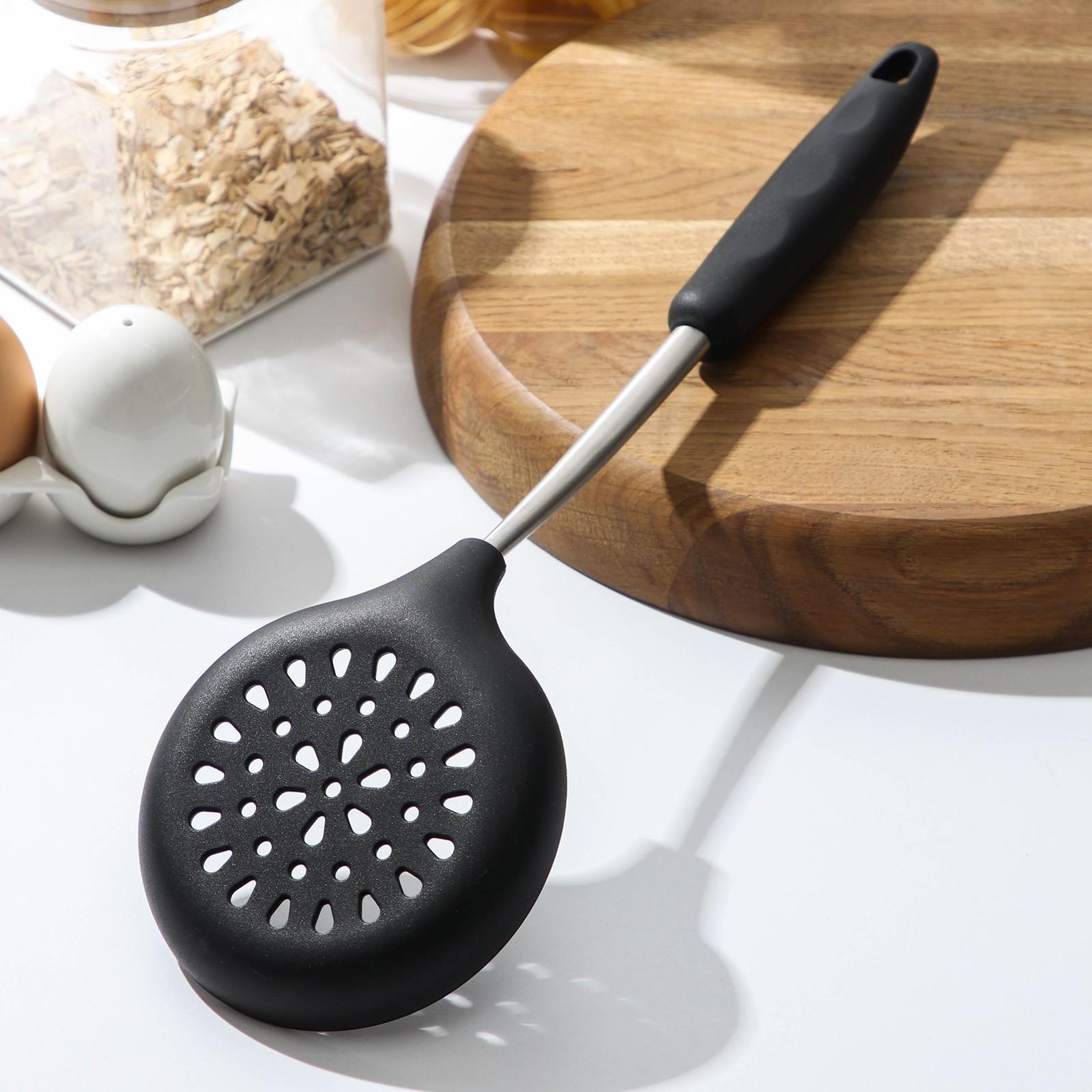 Шумовка Доляна «Чили», 37,5 см, цвет чёрно-красный