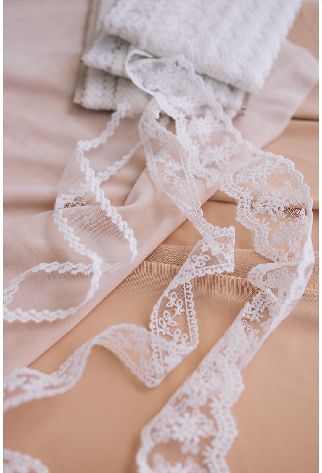 Кружево на сетке, 55 мм × 9 ± 0,5 м, цвет айвори