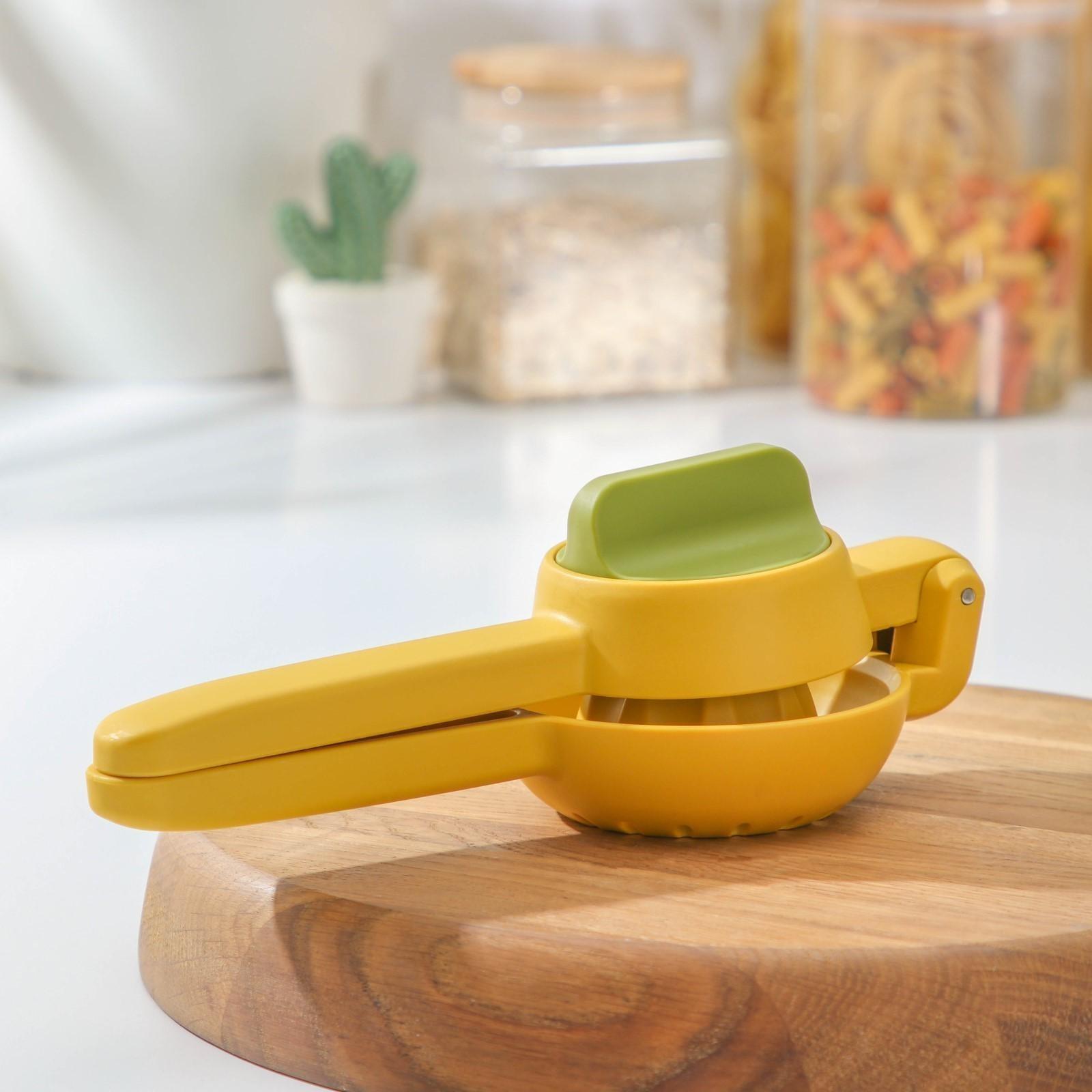 Соковыжималка ручная Juicer, цвет жёлто-зелёный