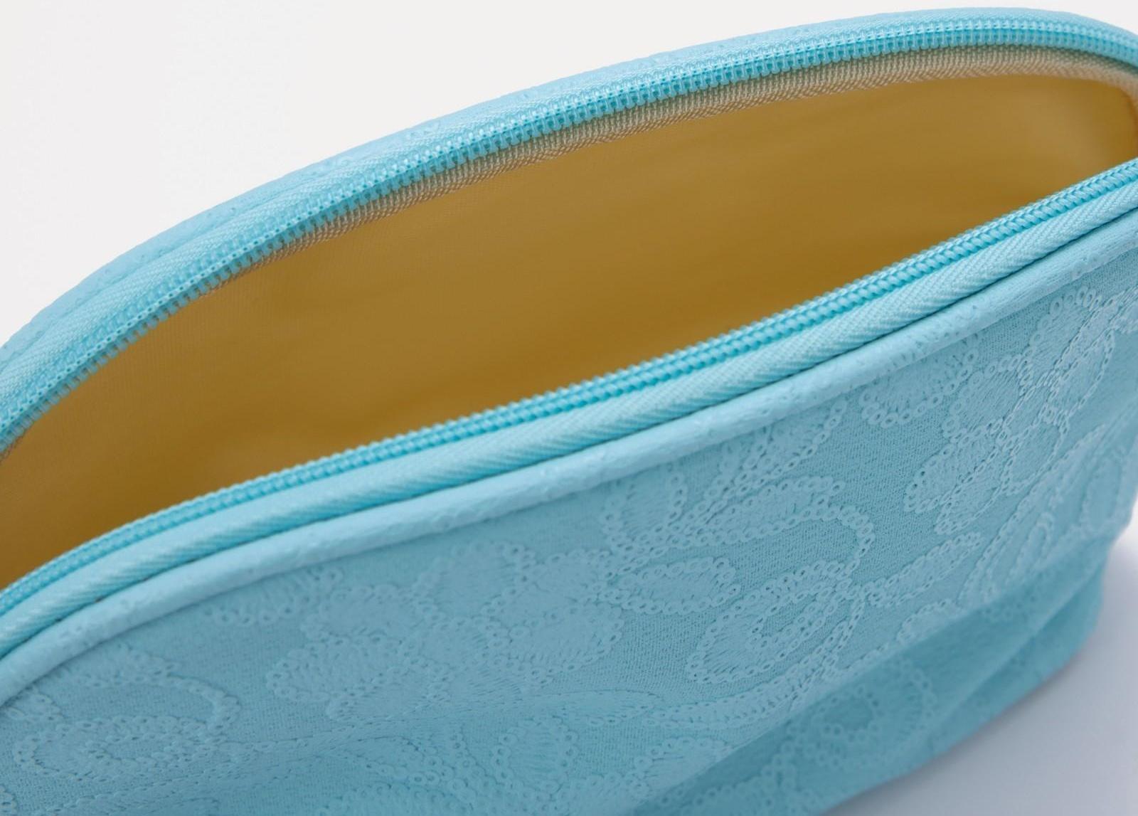 Косметичка на молнии, цвет голубой
