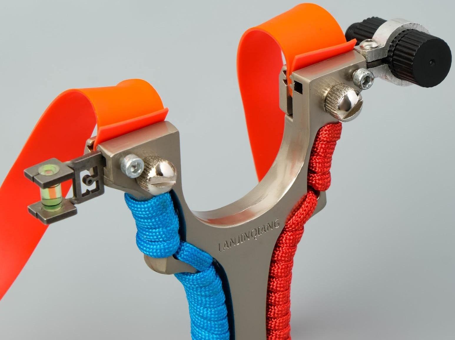 Рогатка металлическая с лазерным целеуказателем