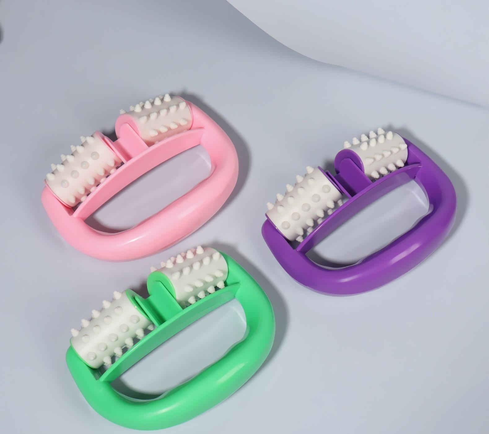 Массажёр «Роллер», с шипами, универсальный, 14 × 10 × 5 см, цвет МИКС