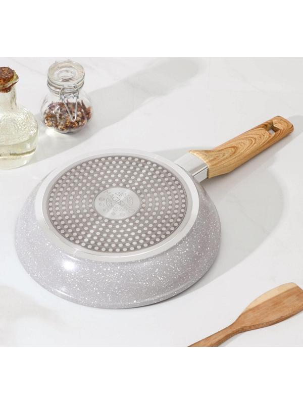 Сковорода кованая Magistro Natural, d=22 см, ручка soft-touch, антипригарное покрытие, индукция, цвет серый