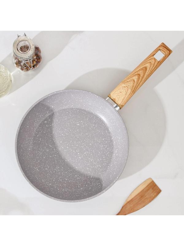Сковорода кованая Magistro Natural, d=22 см, ручка soft-touch, антипригарное покрытие, индукция, цвет серый