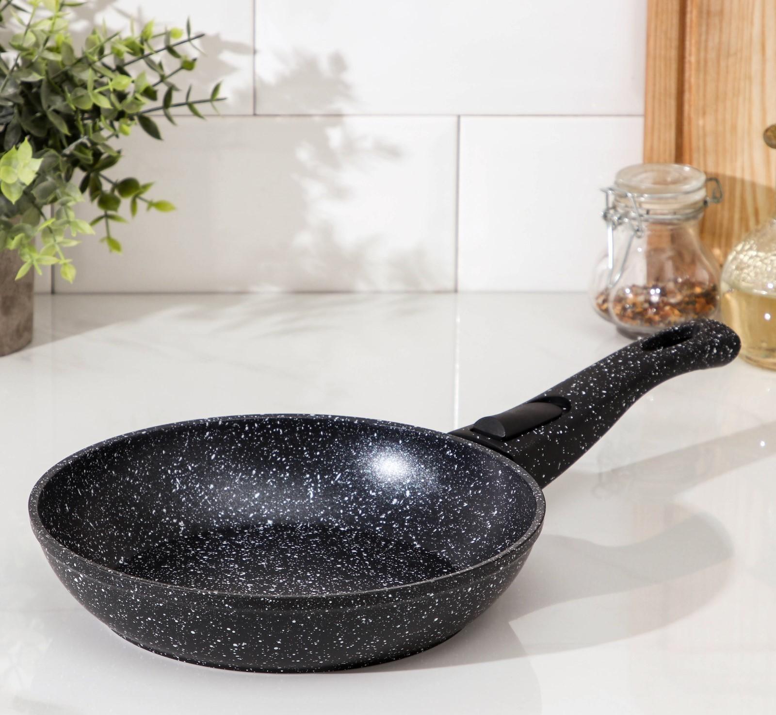 Сковорода кованая Magistro Dark, d=20 см, съёмная ручка soft-touch, антипригарное покрытие, индукция, цвет чёрный