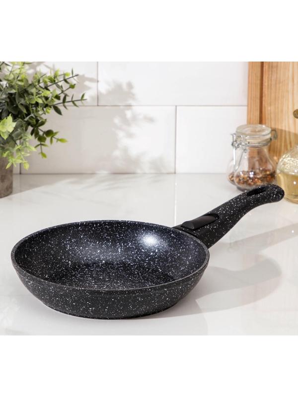 Сковорода кованая Magistro Dark, d=20 см, съёмная ручка soft-touch, антипригарное покрытие, индукция, цвет чёрный