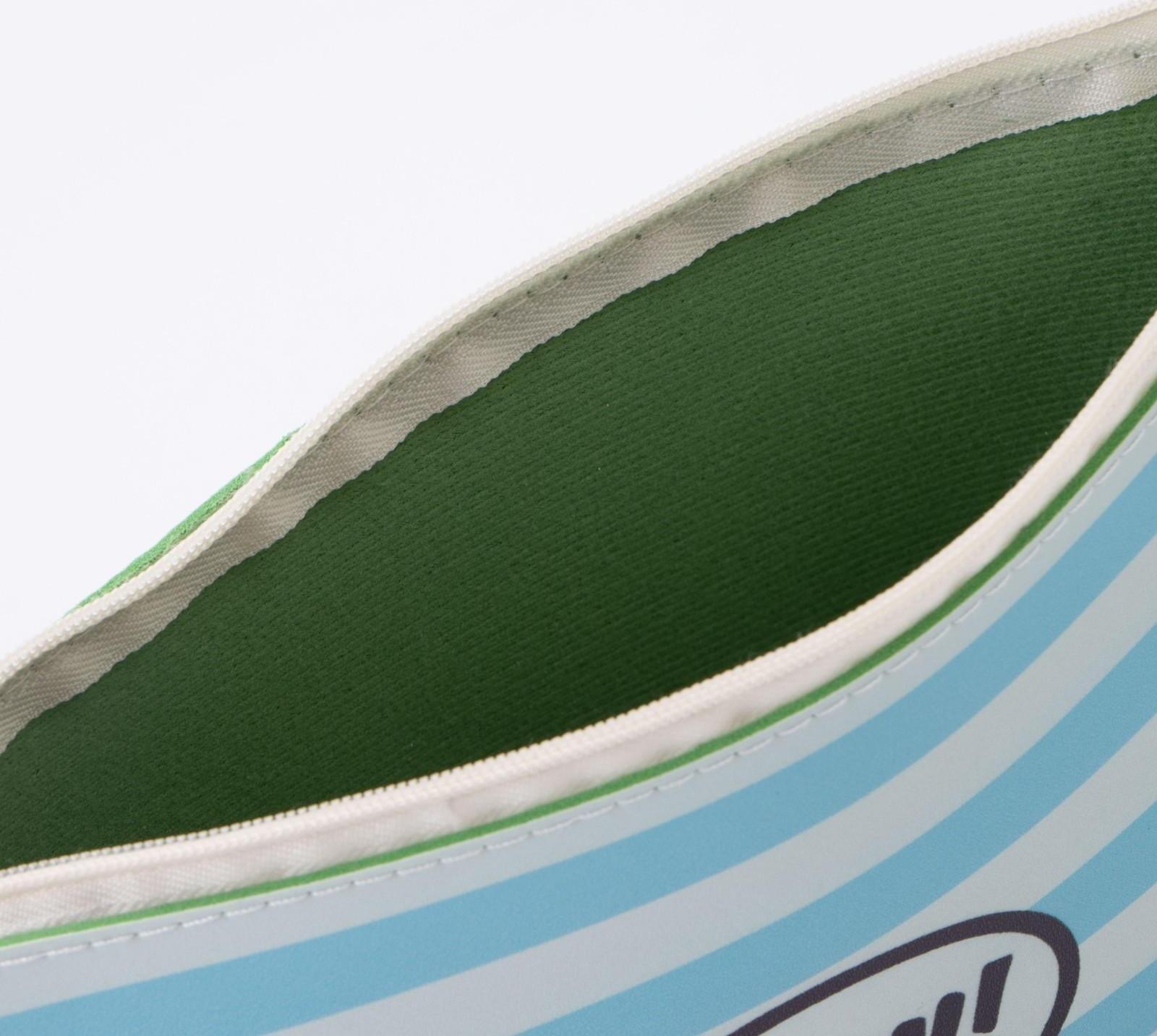 Косметичка на молнии, цвет голубой