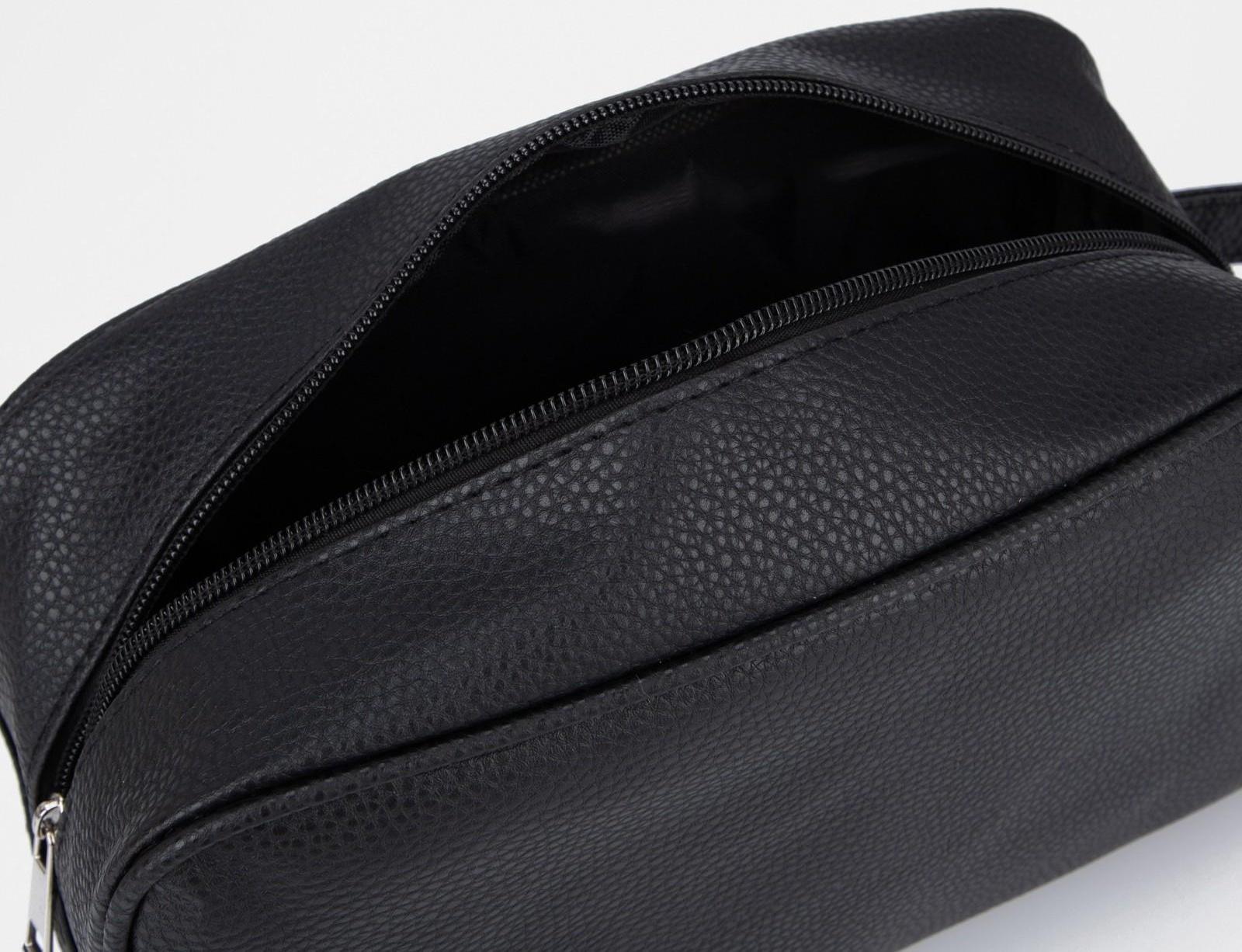 Косметичка на молнии, цвет чёрный