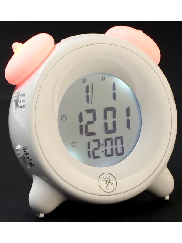 Часы-будильник RITMIX CAT-057, календарь, подсветка, 3хААА, белые