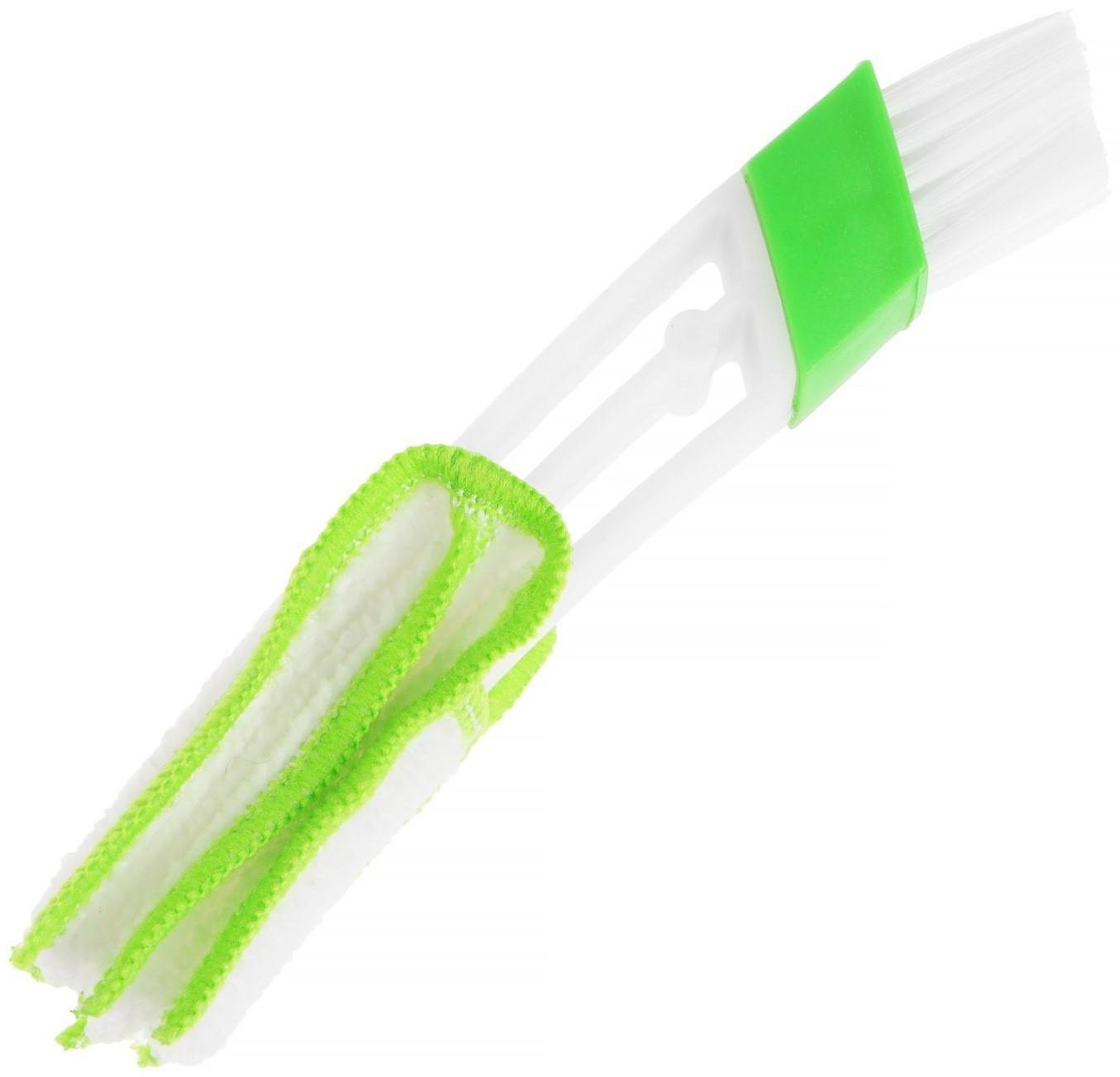 Щетка для чистки труднодоступных мест в автомобиле