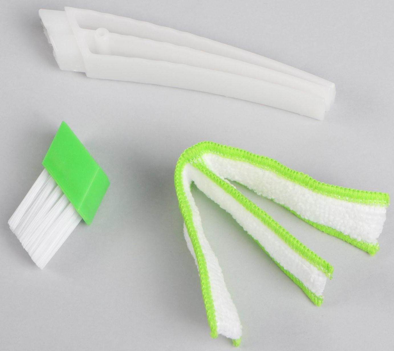 Щетка для чистки труднодоступных мест в автомобиле