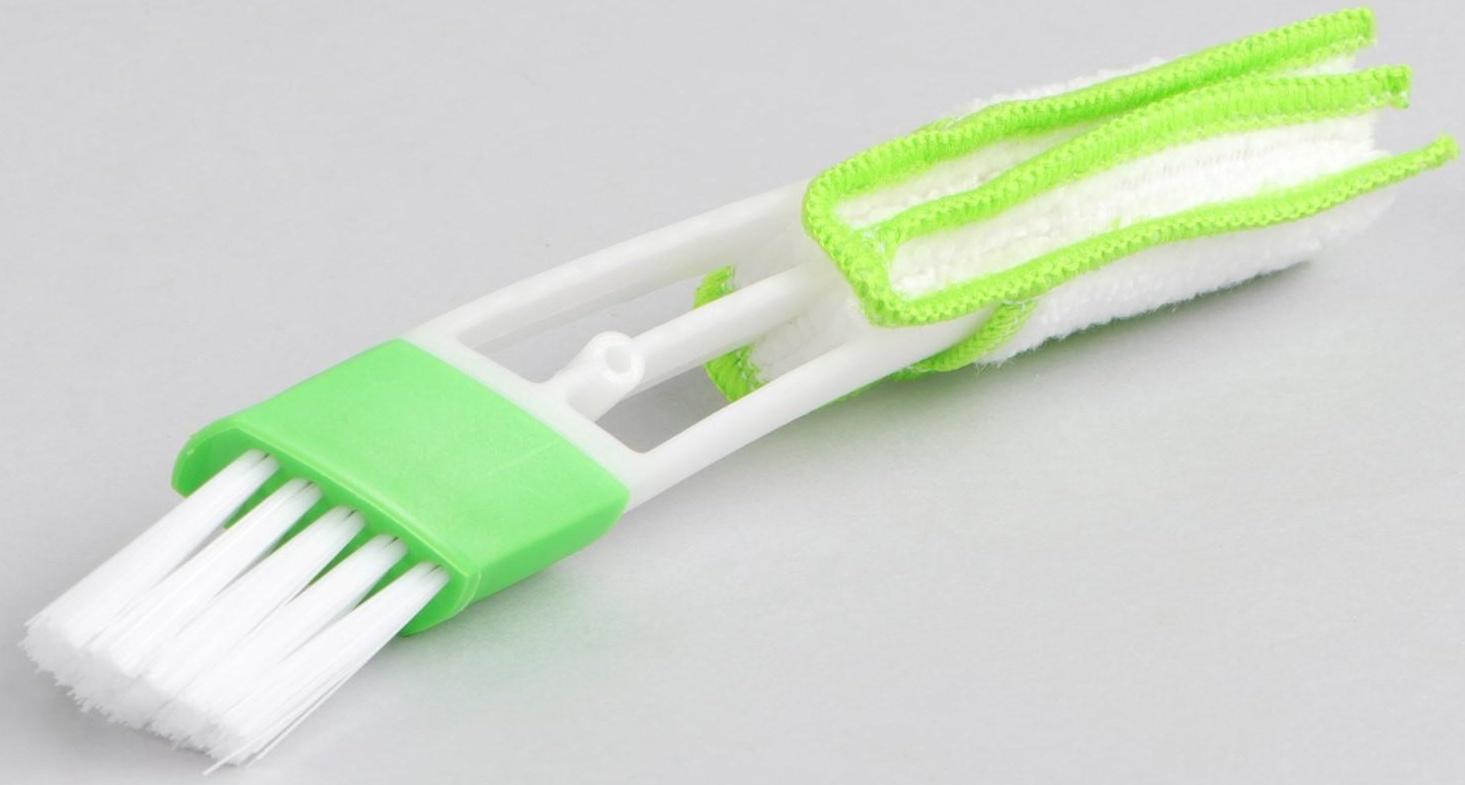 Щетка для чистки труднодоступных мест в автомобиле