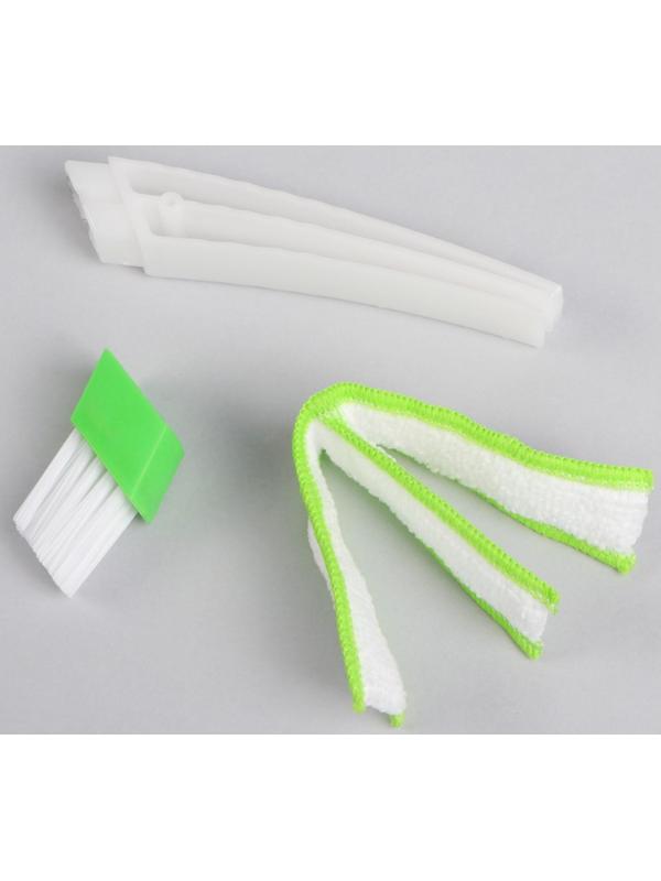 Щетка для чистки труднодоступных мест в автомобиле