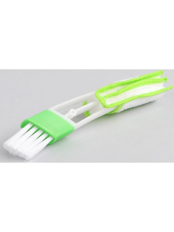 Щетка для чистки труднодоступных мест в автомобиле