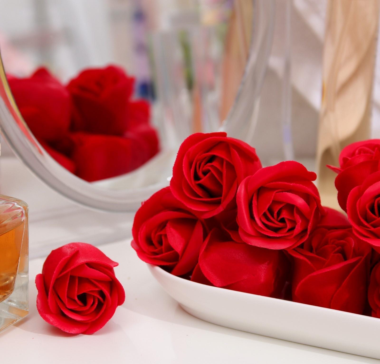 Мыльная роза, красная