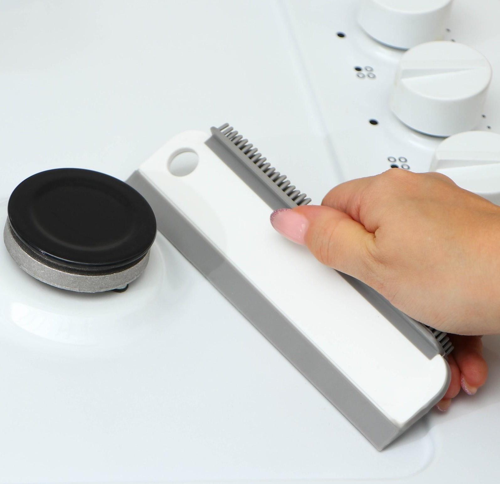 Щётка-скребок универсальная Raccoon, 16×4,5×2 см