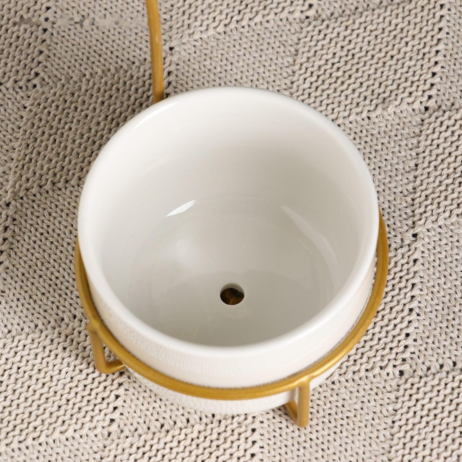 Горшок на подставке 