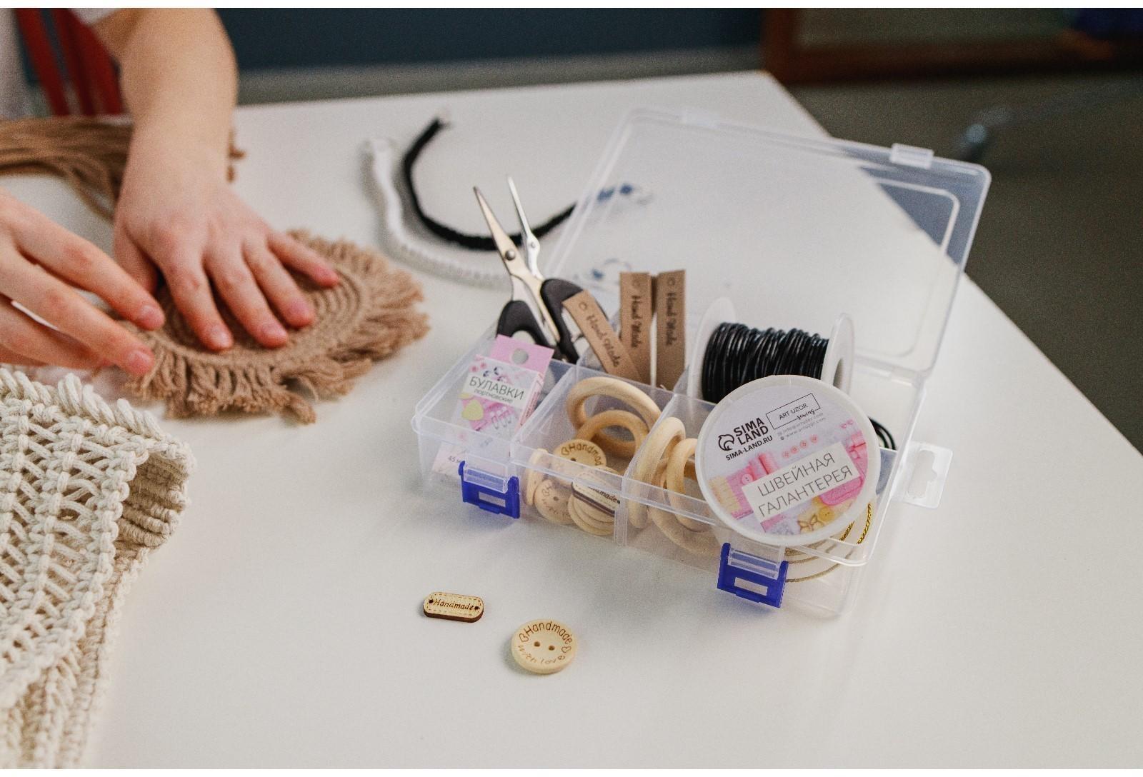 Органайзер для рукоделия, со съёмными ячейками, с подвесом, 8 отделений, 20 × 13,5 × 4,5 см, цвет прозрачный