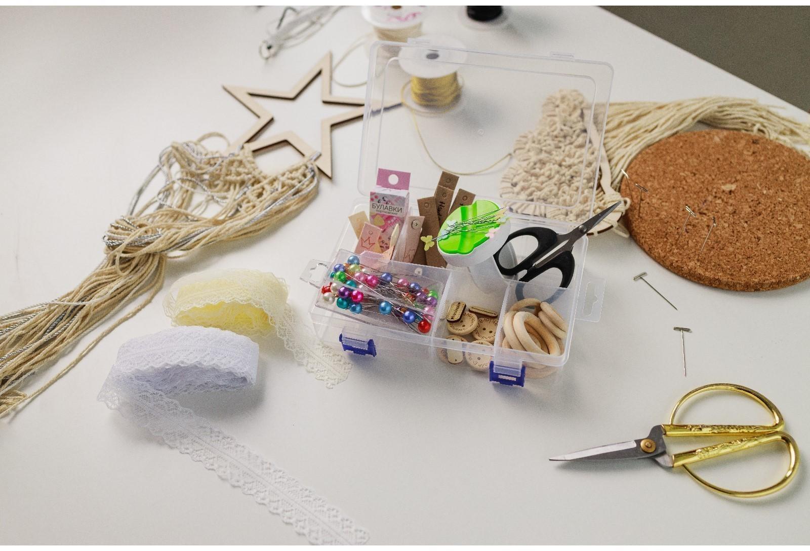 Органайзер для рукоделия, со съёмными ячейками, с подвесом, 8 отделений, 20 × 13,5 × 4,5 см, цвет прозрачный