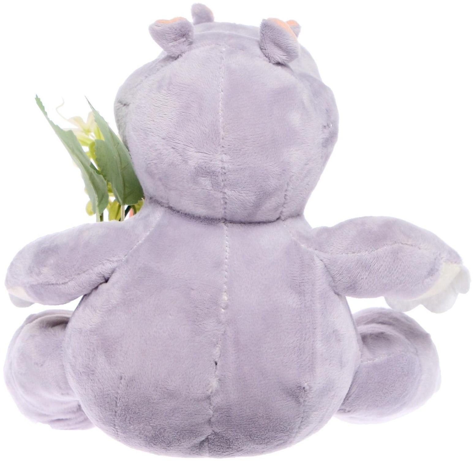 Мягкая игрушка «Бегемот Кромби с букетиком Камелий», 22 см