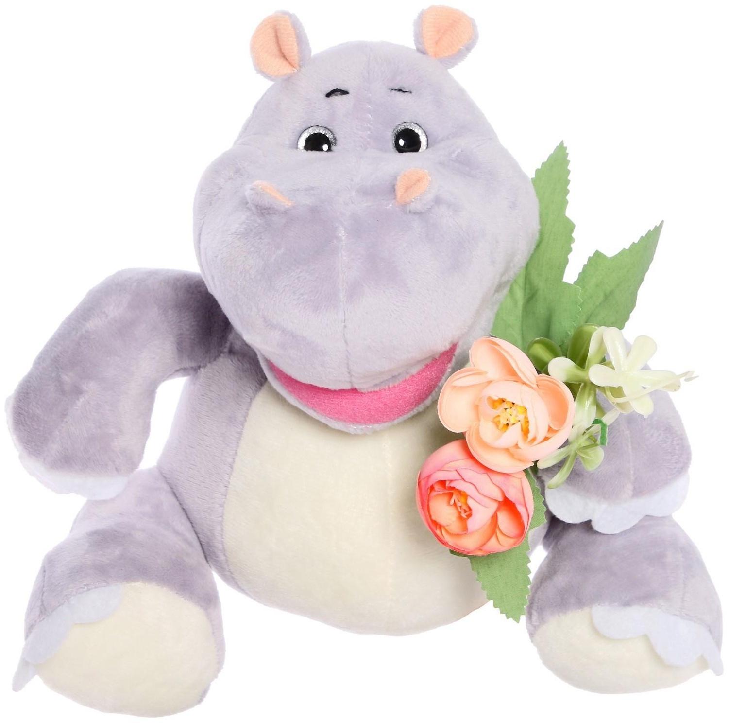 Мягкая игрушка «Бегемот Кромби с букетиком Камелий», 22 см