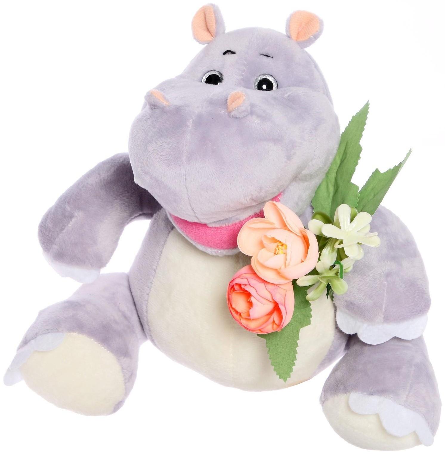 Мягкая игрушка «Бегемот Кромби с букетиком Камелий», 22 см