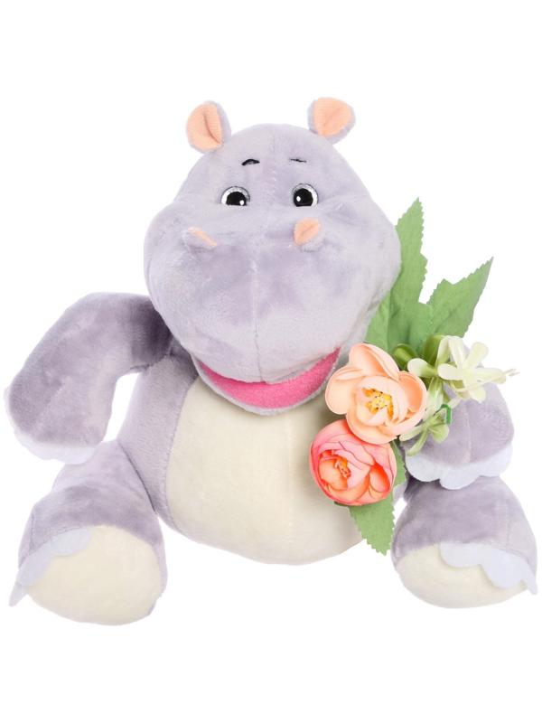 Мягкая игрушка «Бегемот Кромби с букетиком Камелий», 22 см