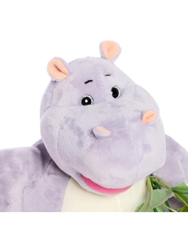 Мягкая игрушка «Бегемот Кромби с букетиком Камелий», 22 см
