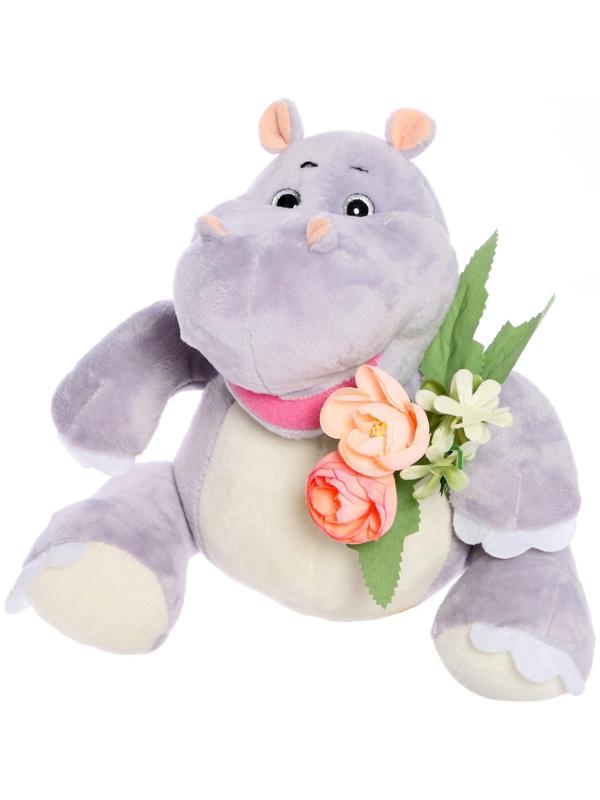 Мягкая игрушка «Бегемот Кромби с букетиком Камелий», 22 см