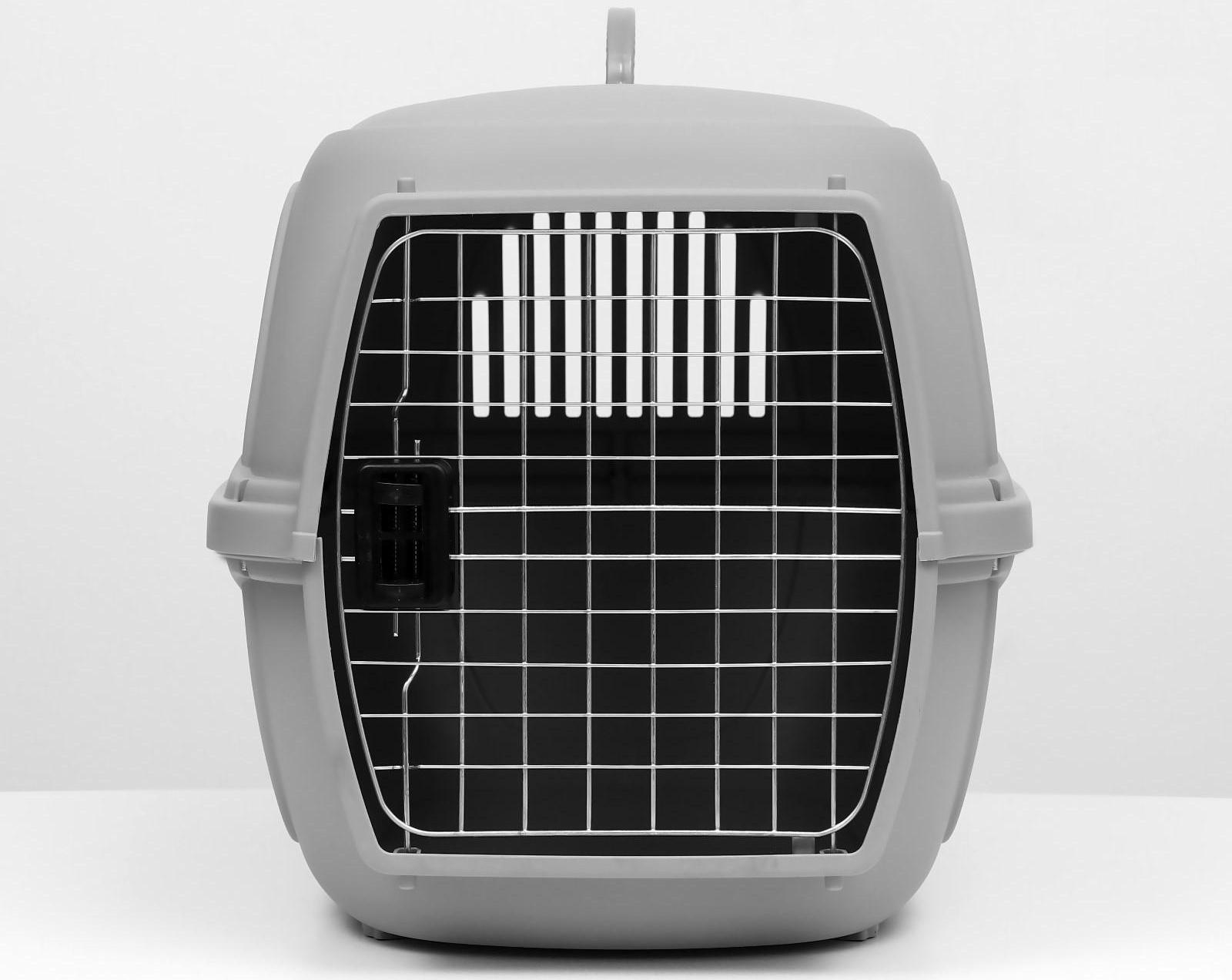 Переноска пластиковая с металлической дверью 65×45×47 см, серая