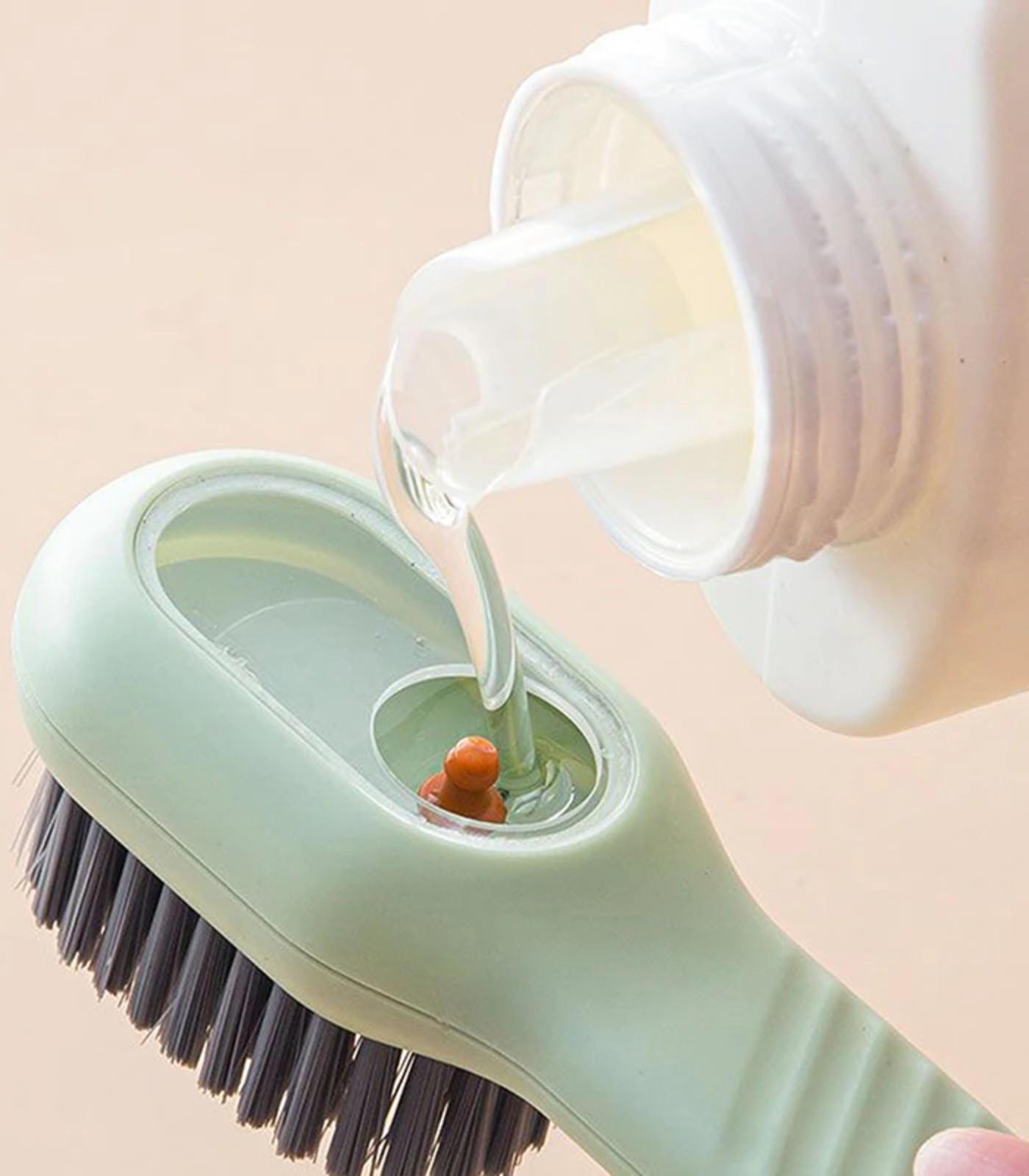 Щетка для чистки салона с дозатором