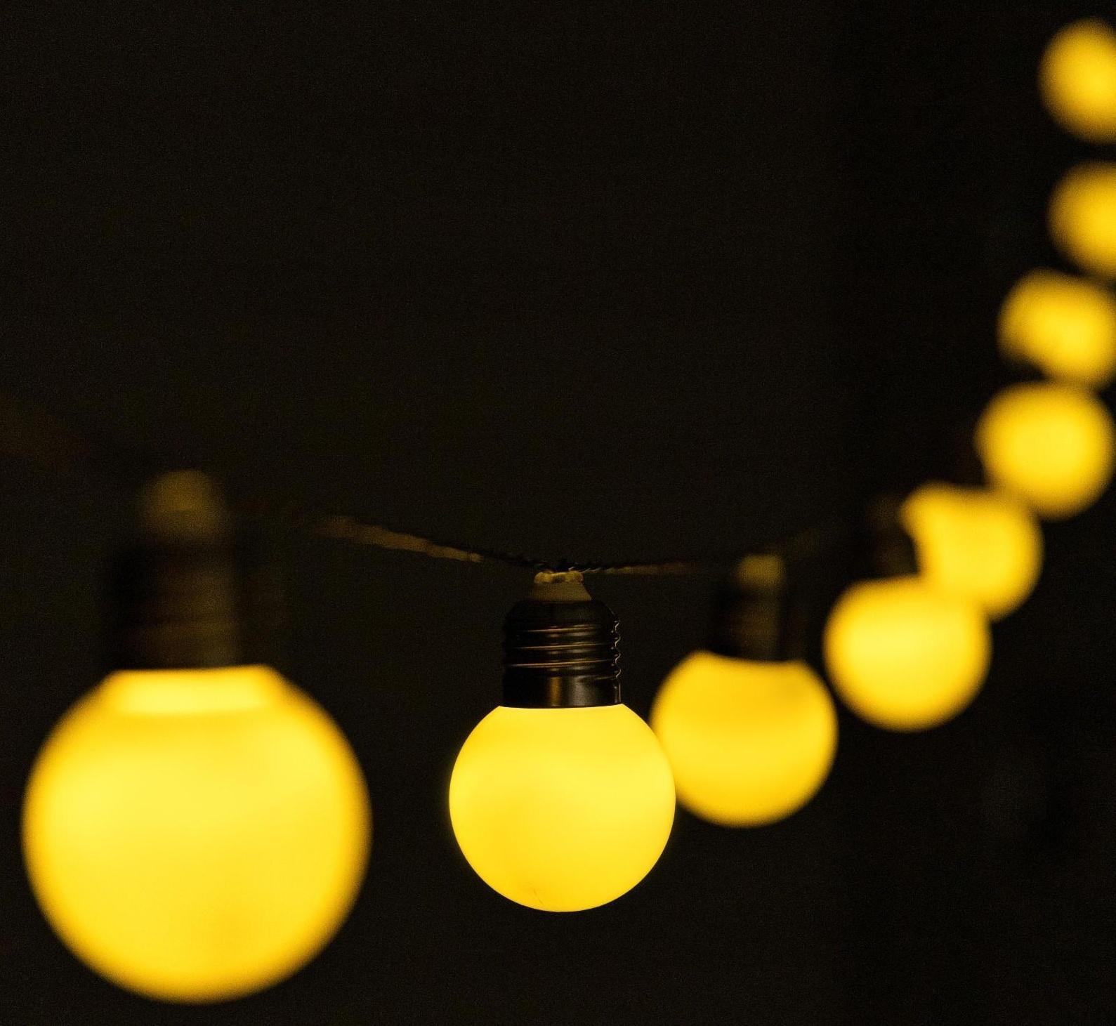 Гирлянда «Нить» 2.7 м с насадками «Белые шары», IP44, тёмная нить, 10 LED, свечение тёплое белое, 8 режимов, солнечная батарея