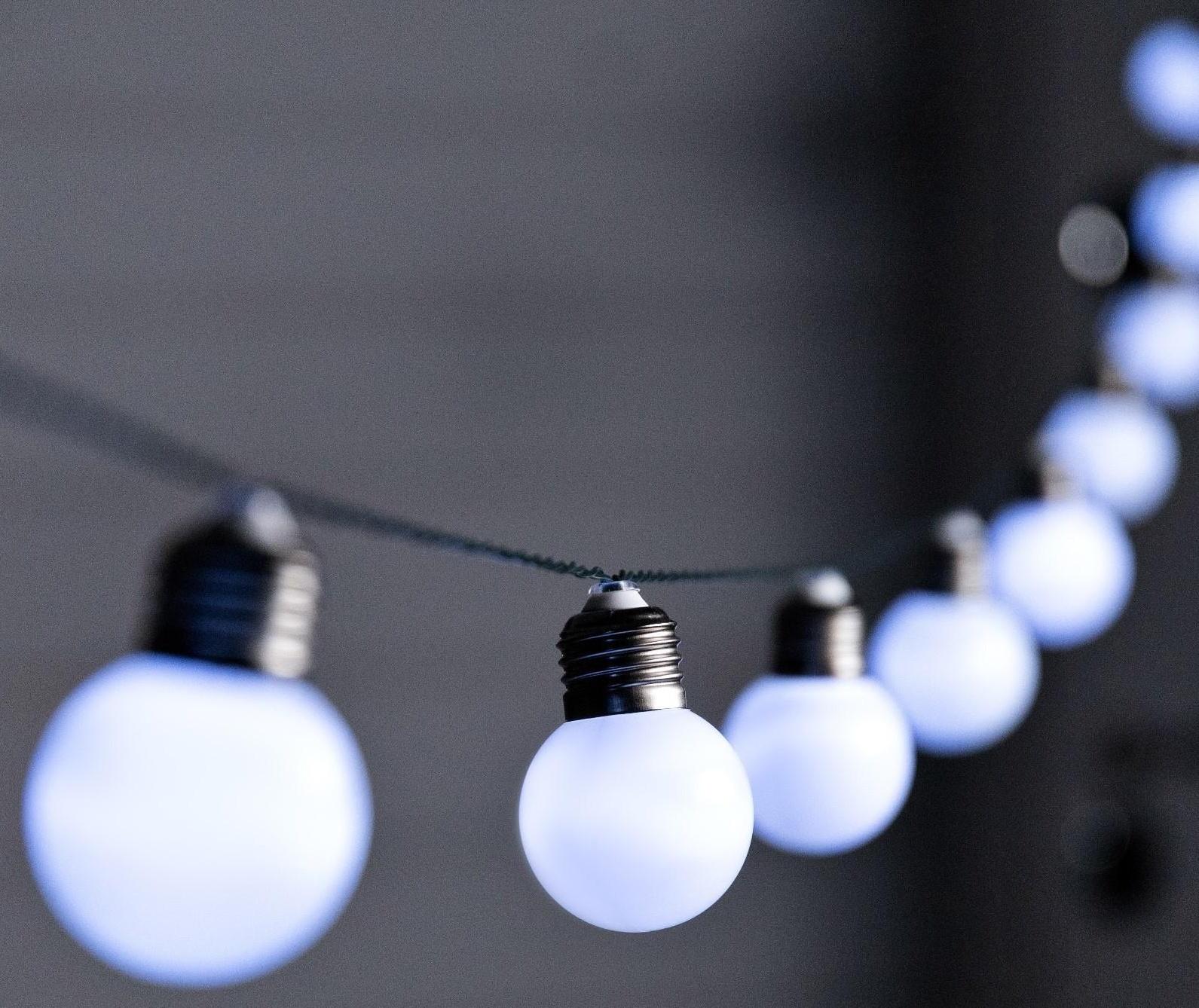 Гирлянда «Нить» 2.7 м с насадками «Белые шары», IP44, тёмная нить, 10 LED, свечение белое, 8 режимов, солнечная батарея