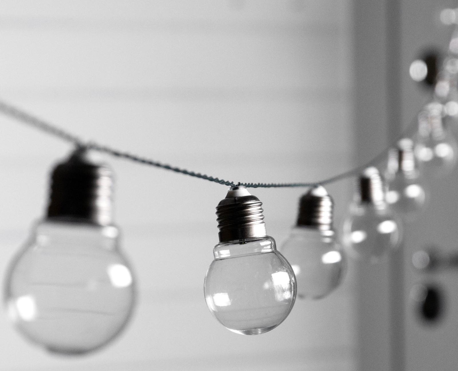 Гирлянда «Нить» 2.7 м с насадками «Лампы», IP44, тёмная нить, 10 LED, свечение тёплое белое, 8 режимов, солнечная батарея