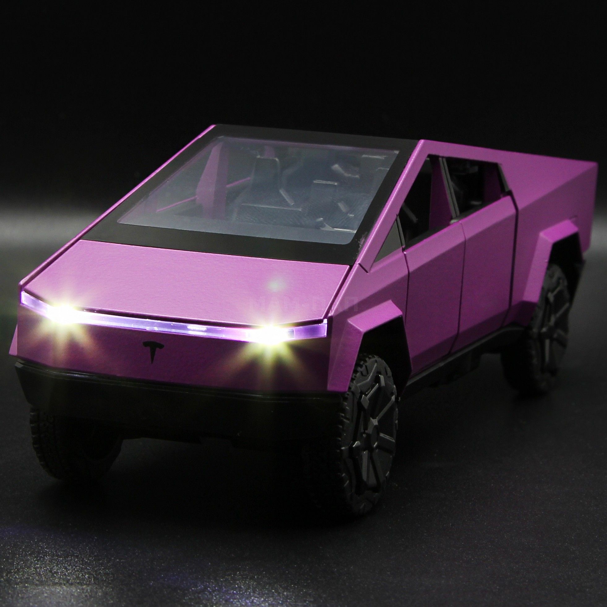 Металлическая машинка XHD 1:32 «Tesla Cybertruck» B3216, 16 см., инерционная, свет, звук / Розовый