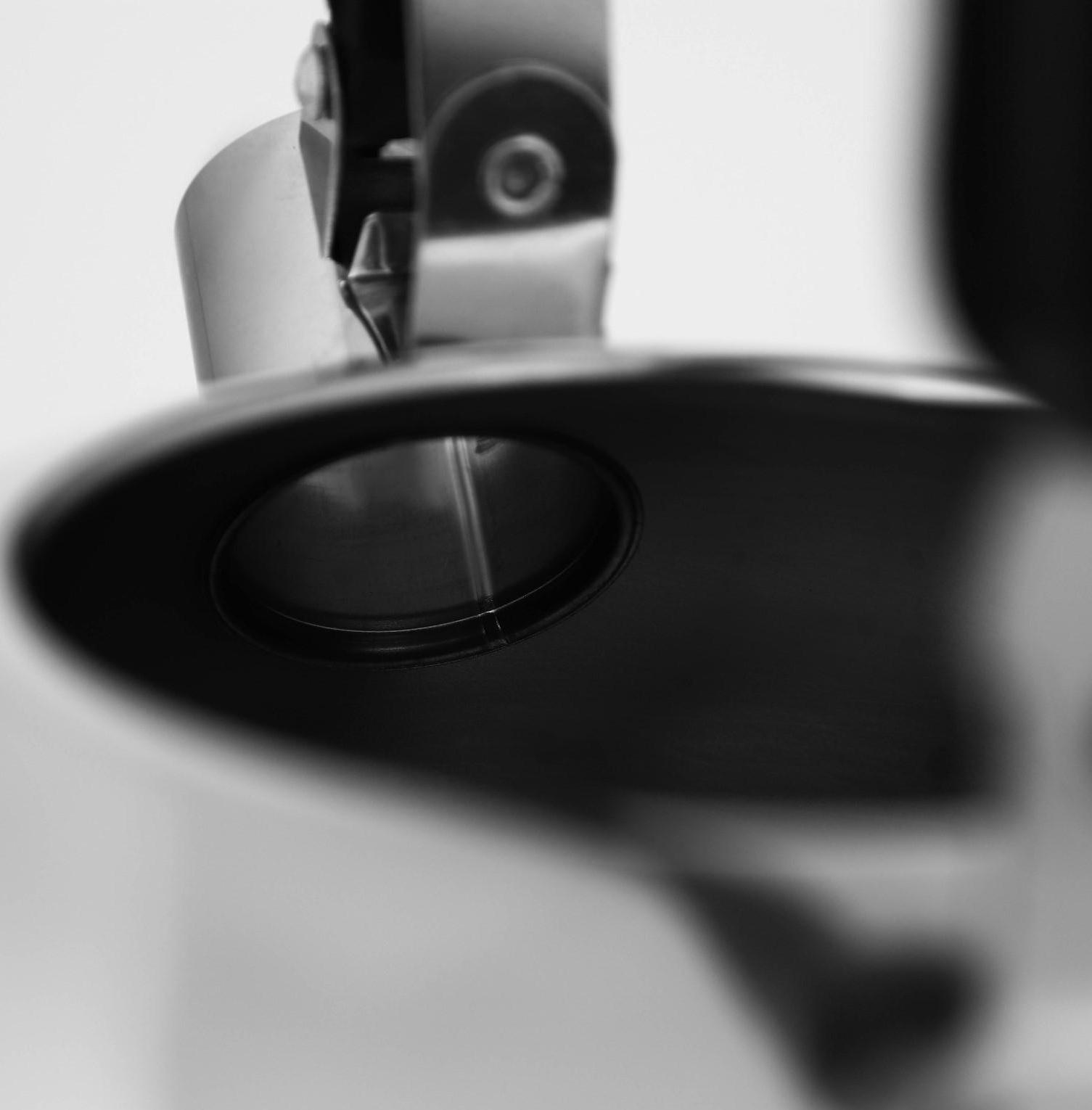 Чайник со свистком из нержавеющей стали Доляна «Чёрная ночь», 3 л, фиксированная ручка