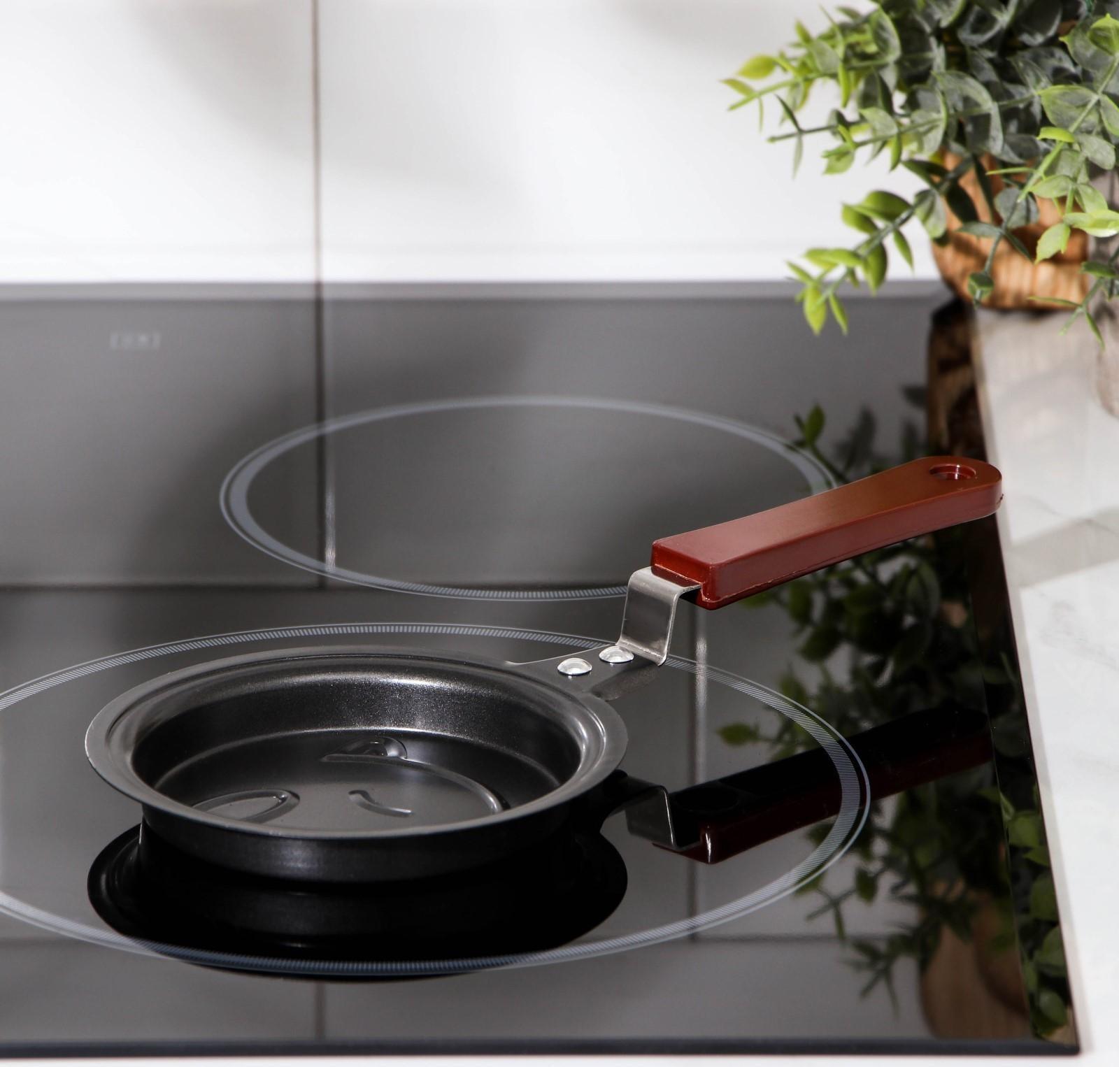 Сковорода Доляна «Улыбка», d=12 см, пластиковая ручка, антипригарное покрытие, цвет чёрный